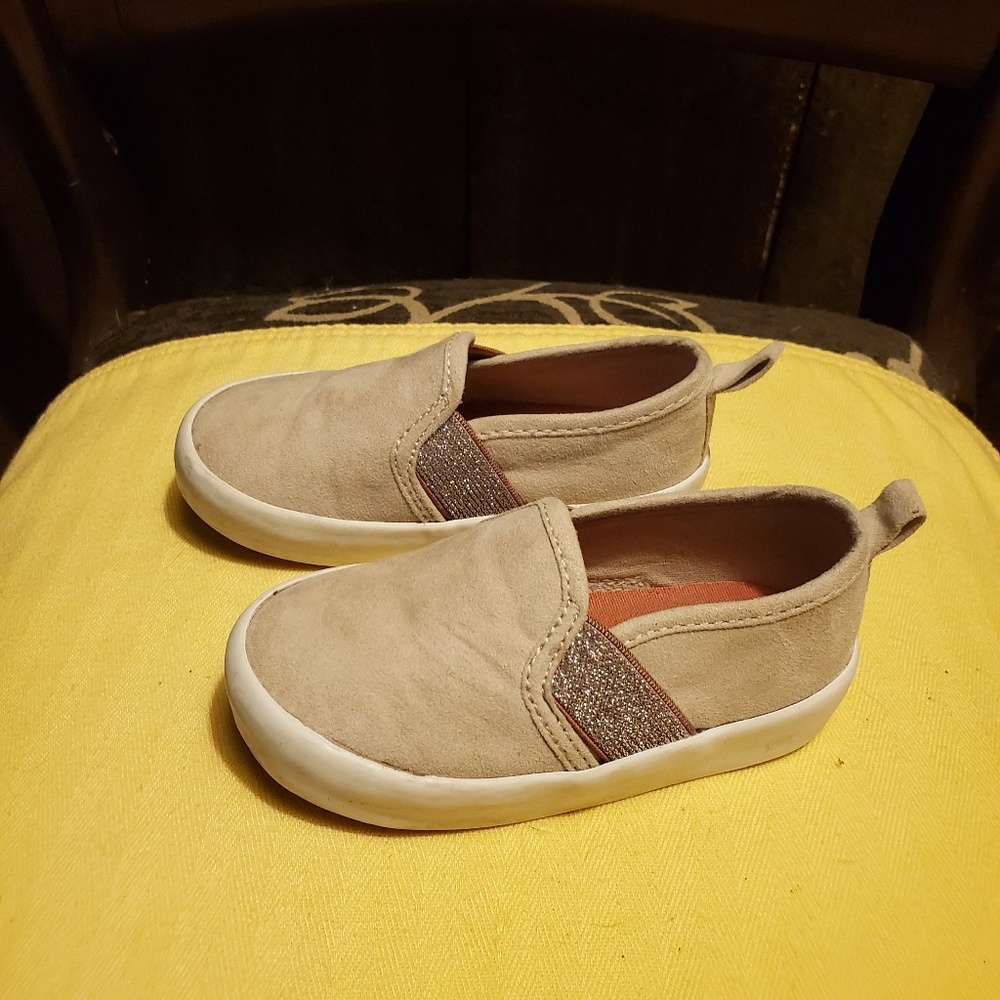 Old Navy beige slip on tennis shoe. Size 5 toddler